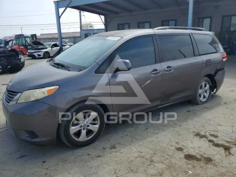 2011 Toyota SIENNA фото
