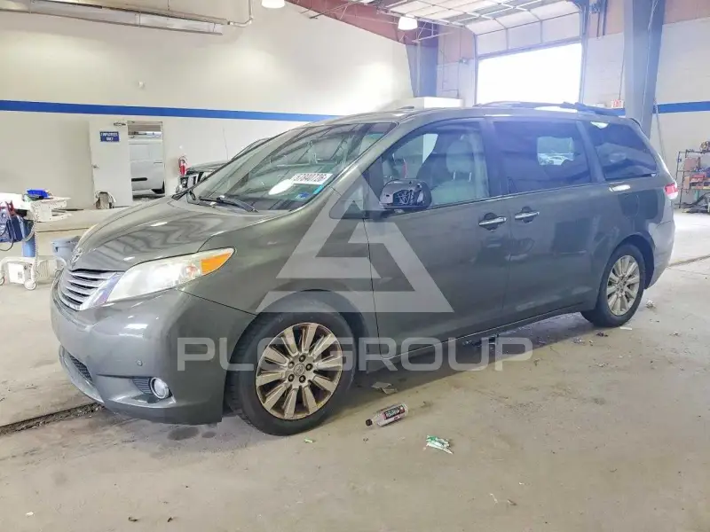 2011 Toyota SIENNA photo