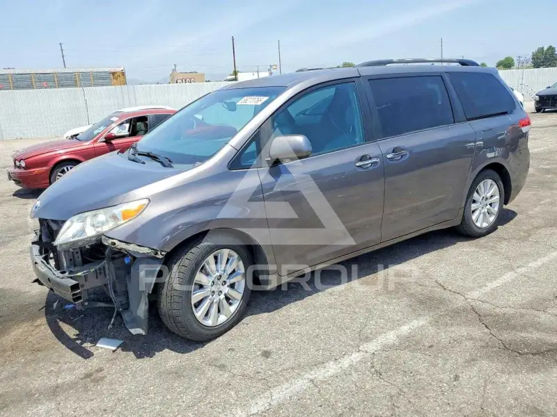 2011 Toyota SIENNA фото