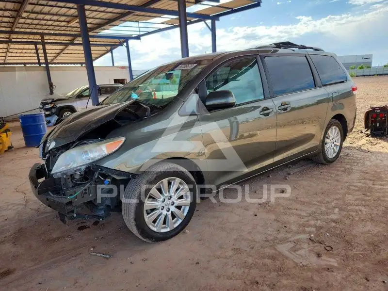 2011 Toyota SIENNA фото