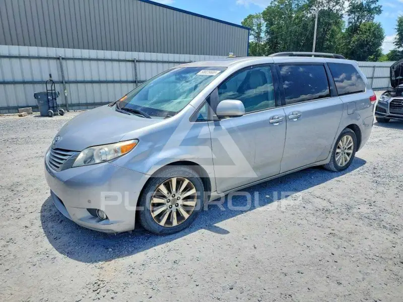 2011 Toyota SIENNA фото