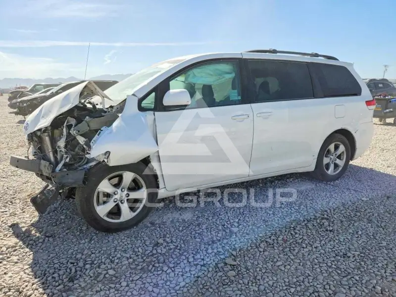 2011 Toyota SIENNA фото