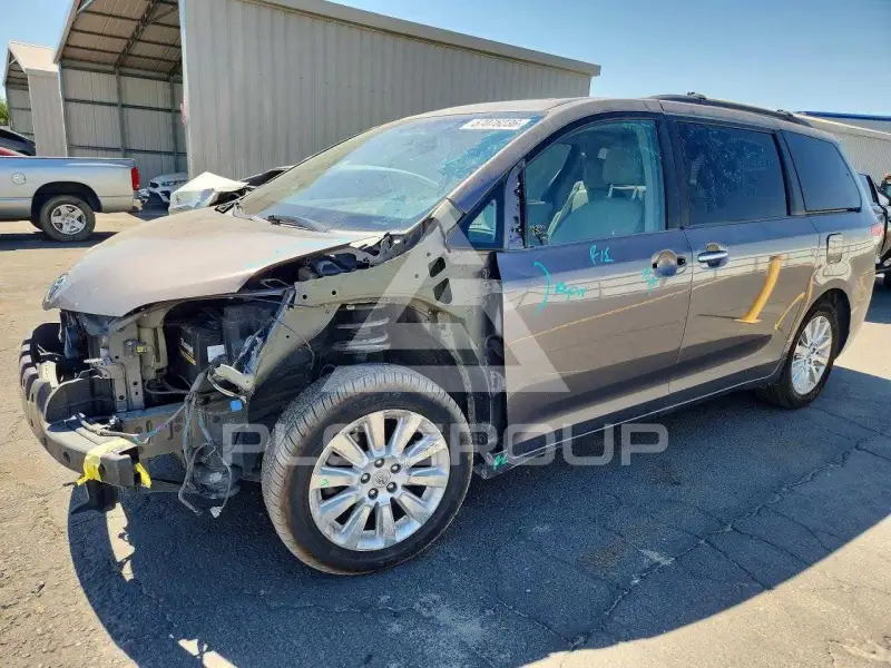 2011 Toyota SIENNA фото