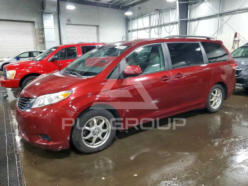 2011 Toyota SIENNA фото