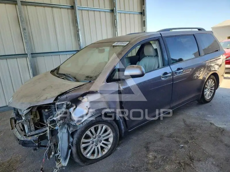2011 Toyota SIENNA фото