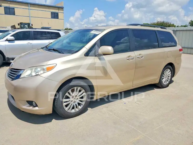 2011 Toyota SIENNA photo