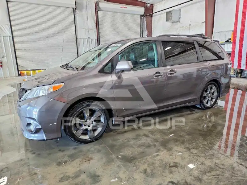 2011 Toyota SIENNA фото