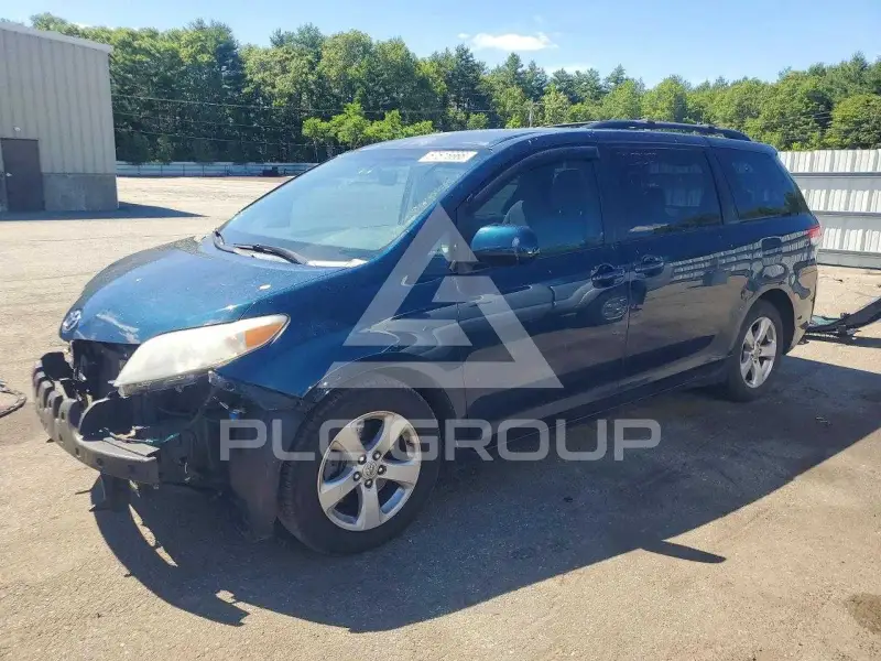 2011 Toyota SIENNA photo