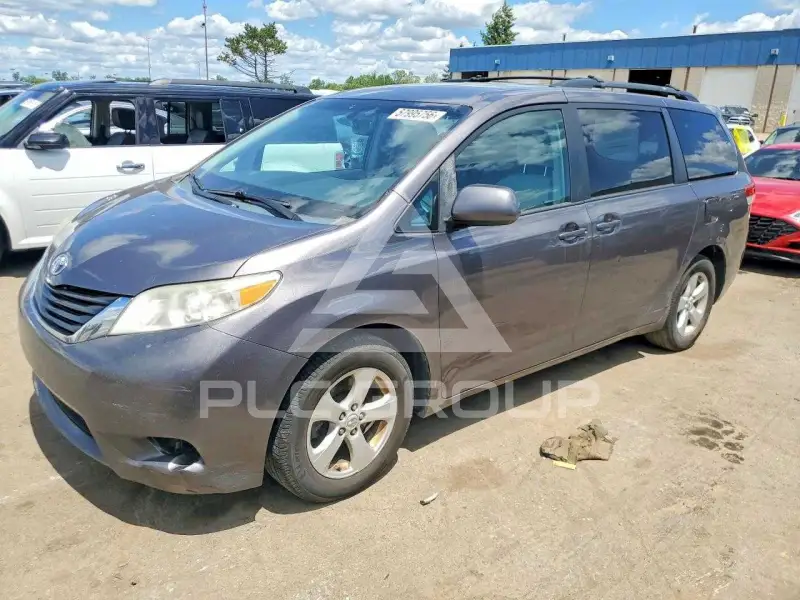 2011 Toyota SIENNA фото