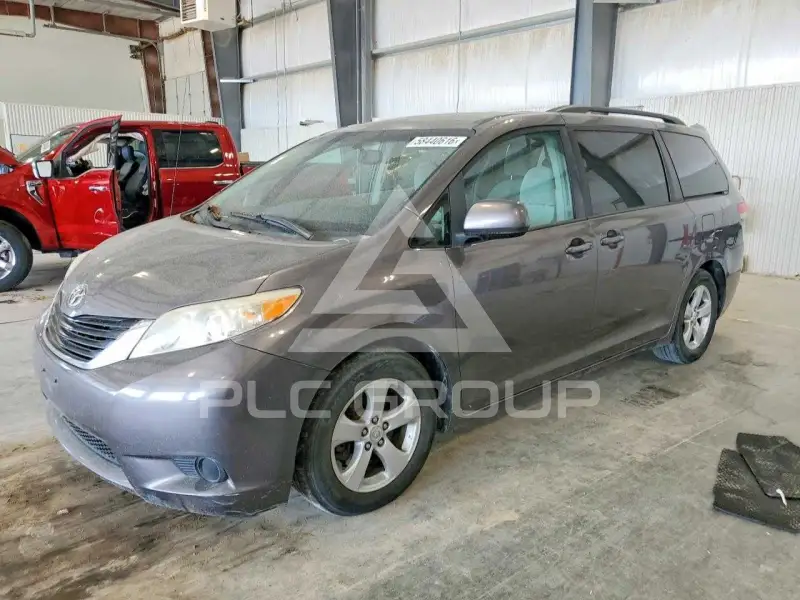 2011 Toyota SIENNA фото