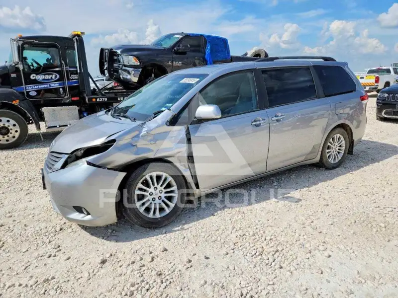 2011 Toyota SIENNA фото