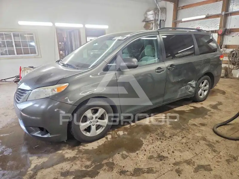 2011 Toyota SIENNA фото