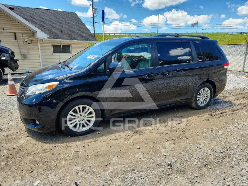 2011 Toyota SIENNA фото