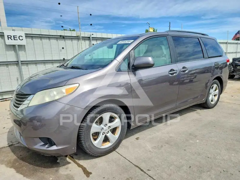 2011 Toyota SIENNA фото