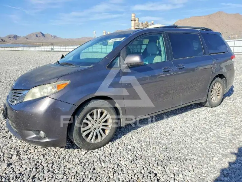 2011 Toyota SIENNA фото