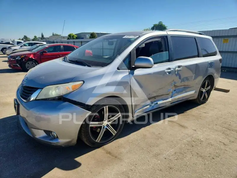 2011 Toyota SIENNA photo
