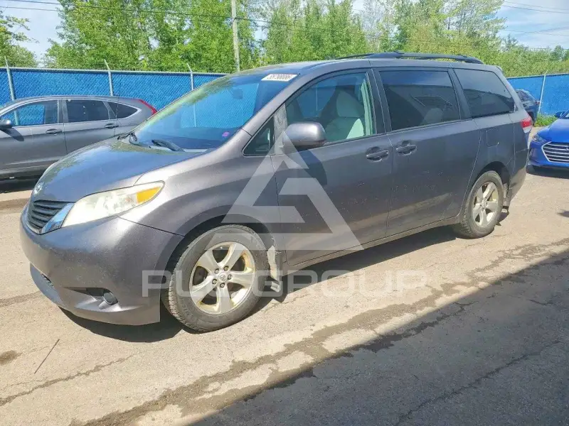 2011 Toyota SIENNA фото
