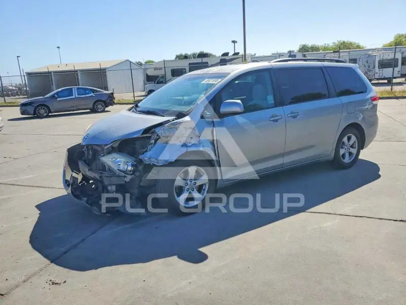 2011 Toyota SIENNA фото