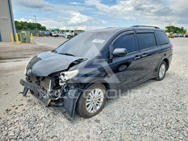 2011 Toyota SIENNA photo