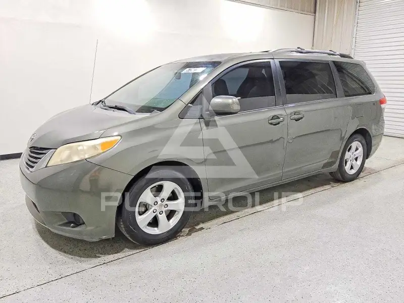 2011 Toyota SIENNA photo
