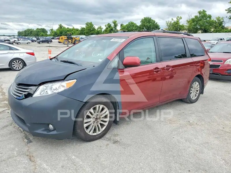 2011 Toyota SIENNA photo
