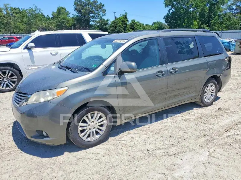 2011 Toyota SIENNA фото