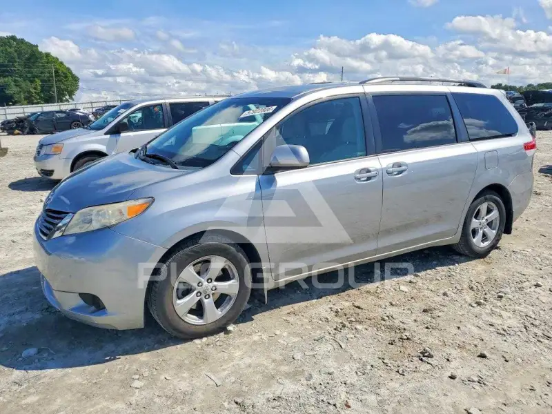 2011 Toyota SIENNA фото