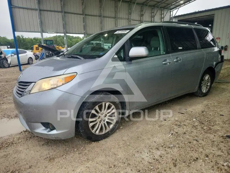 2011 Toyota SIENNA фото