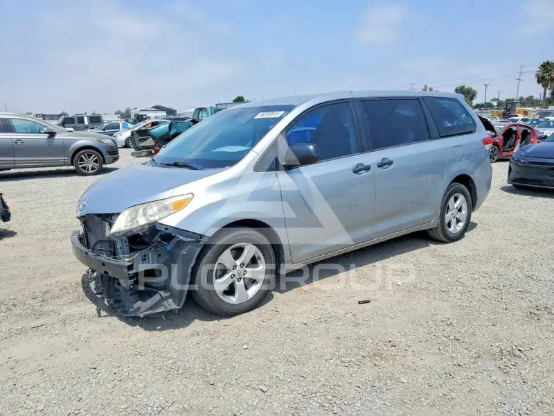 2011 Toyota SIENNA photo