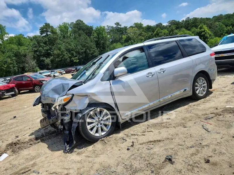 2011 Toyota SIENNA фото
