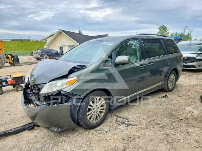 2011 Toyota SIENNA фото
