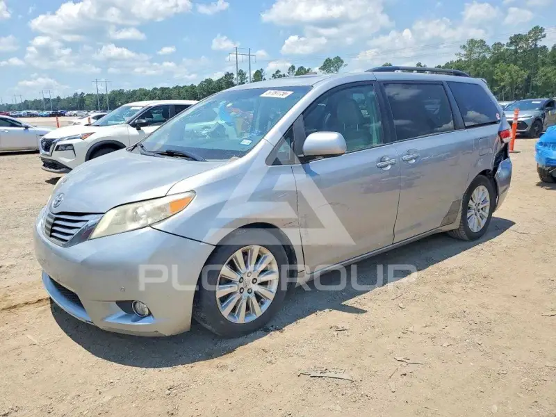 2011 Toyota SIENNA фото
