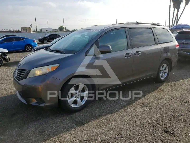 2011 Toyota SIENNA photo