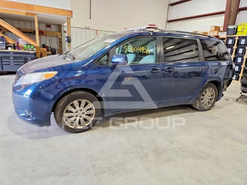 2011 Toyota SIENNA photo