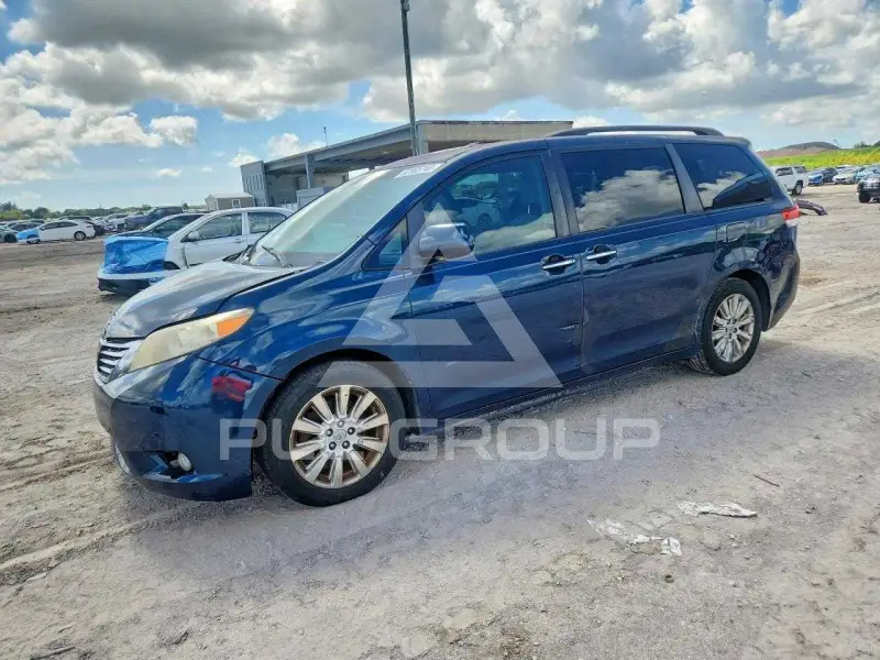 2011 Toyota SIENNA photo