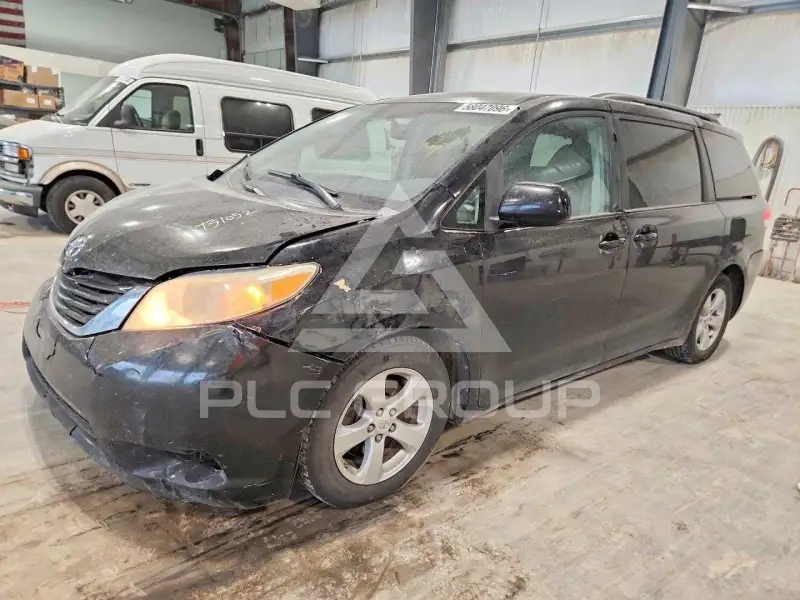 2011 Toyota SIENNA фото