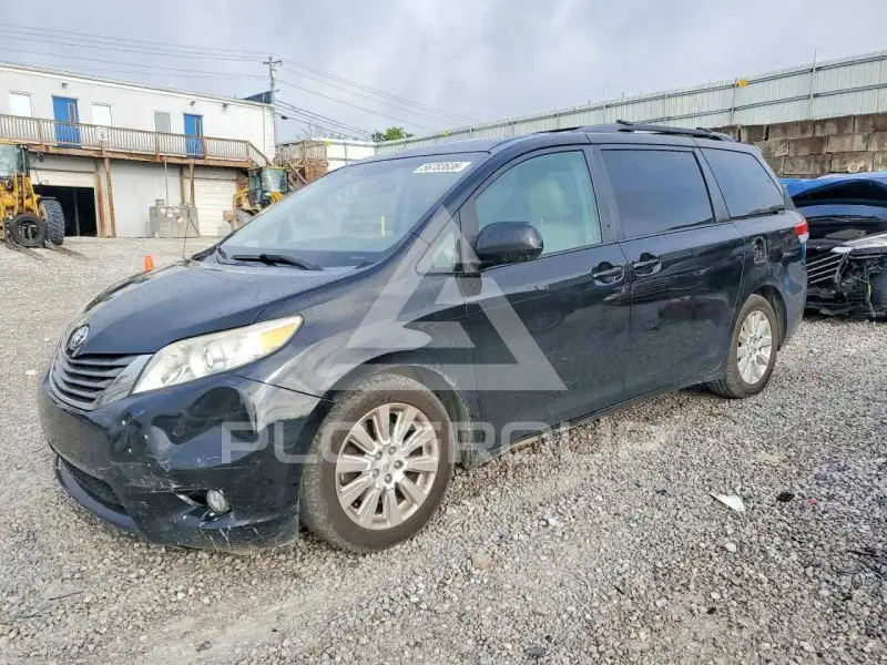 2011 Toyota SIENNA photo