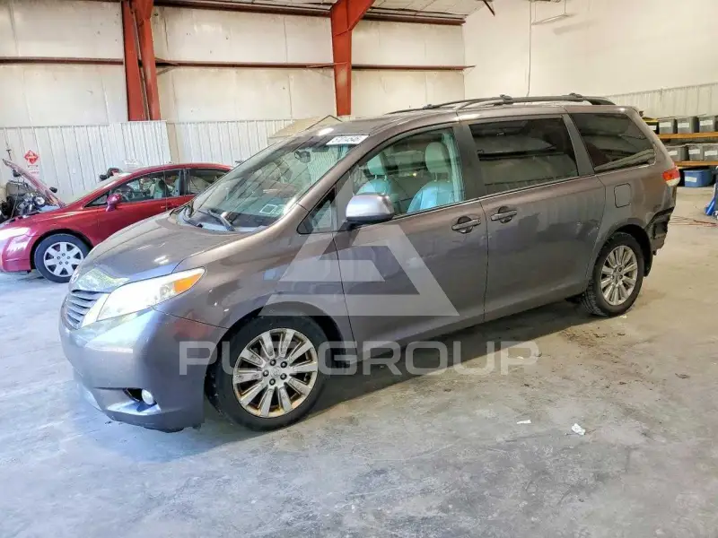 2011 Toyota SIENNA photo