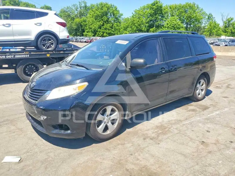 2011 Toyota SIENNA photo