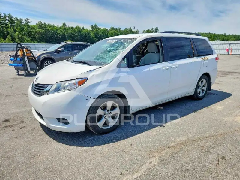2011 Toyota SIENNA фото