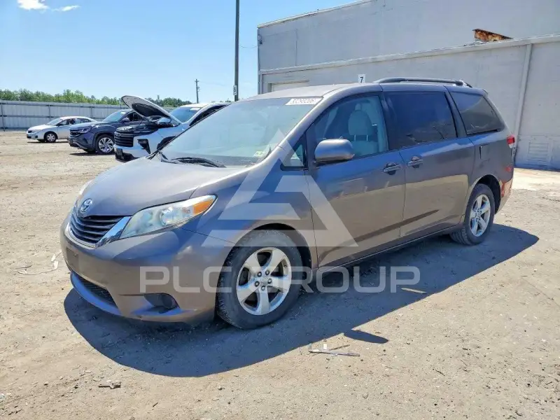 2011 Toyota SIENNA photo