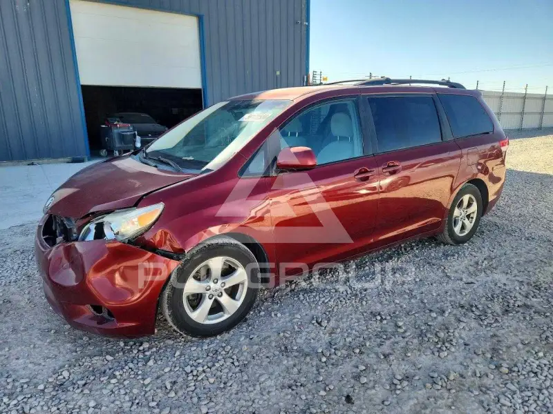 2011 Toyota SIENNA photo