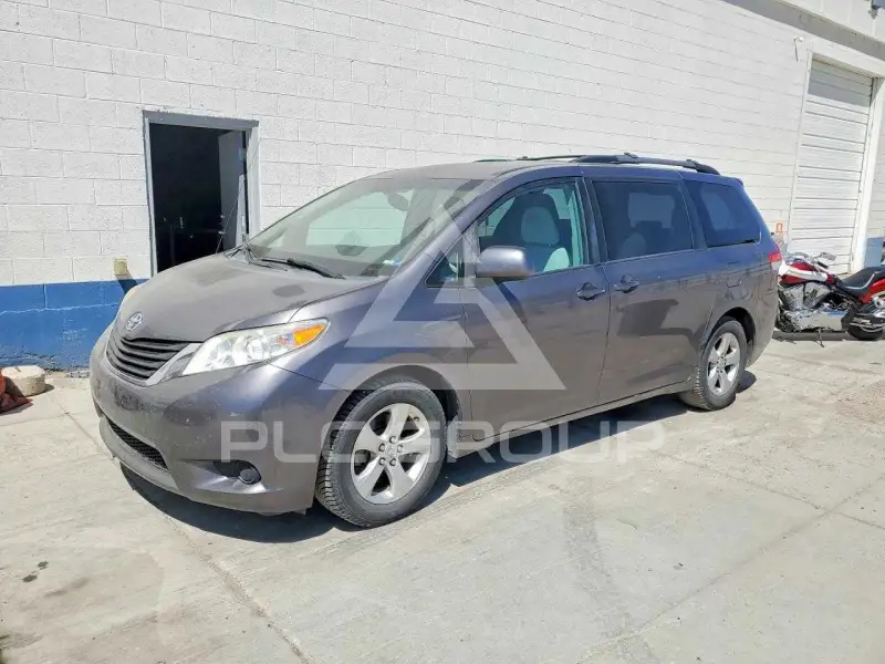 2011 Toyota SIENNA фото