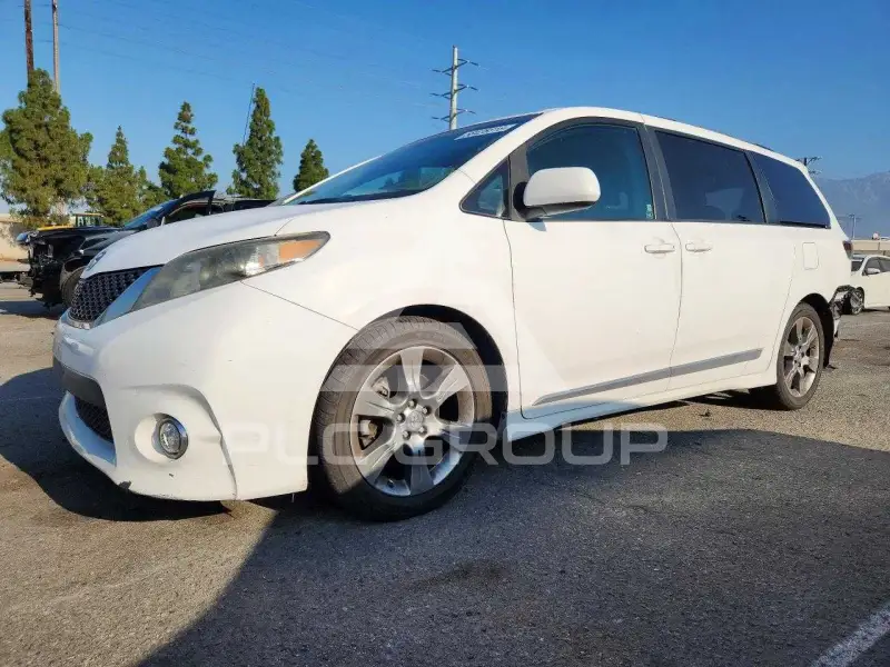 2011 Toyota SIENNA photo