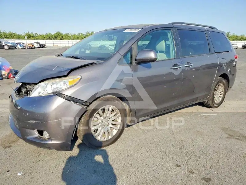 2011 Toyota SIENNA фото