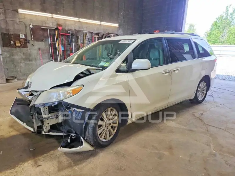 2011 Toyota SIENNA photo