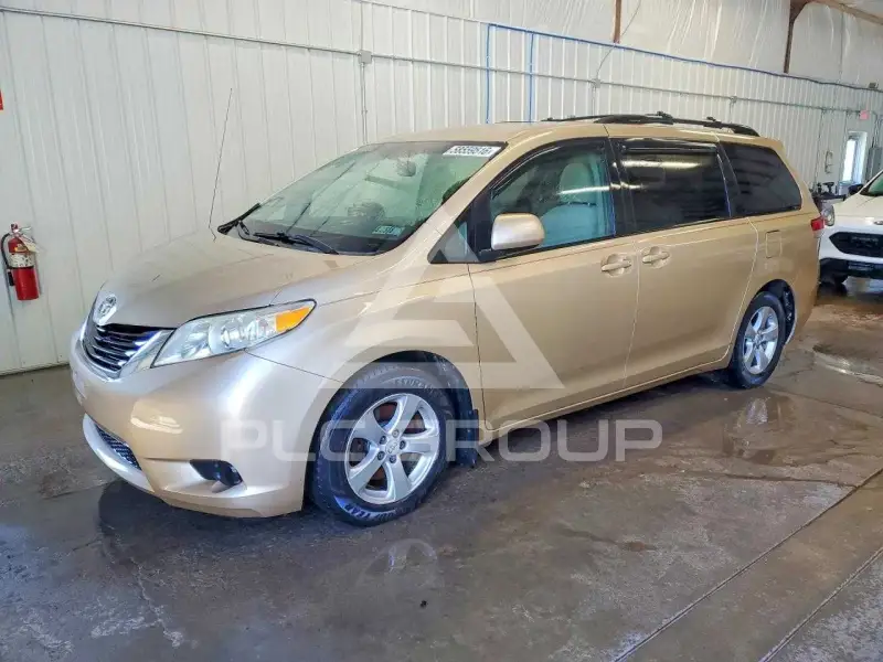 2011 Toyota SIENNA фото