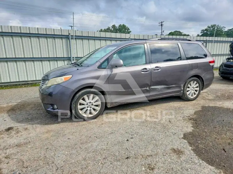 2011 Toyota SIENNA фото