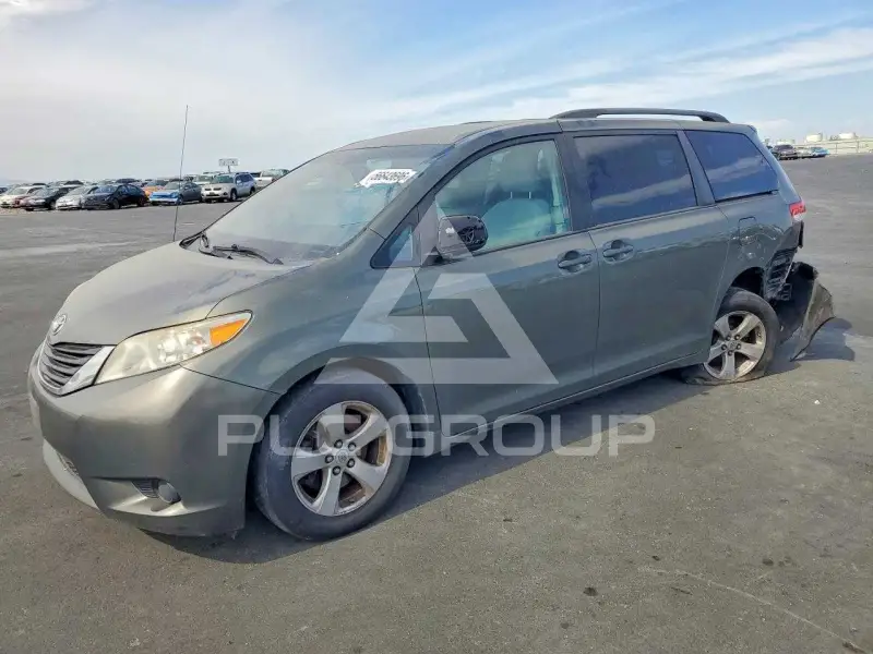 2011 Toyota SIENNA фото