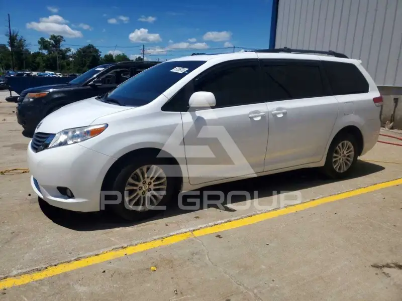 2011 Toyota SIENNA фото